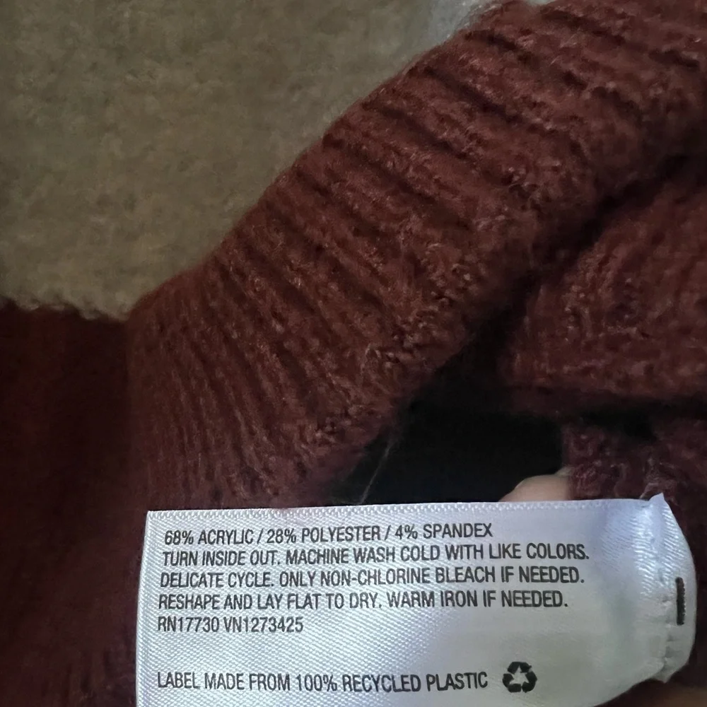 Universal Thread Knit Pullover - Picture 3 of 3